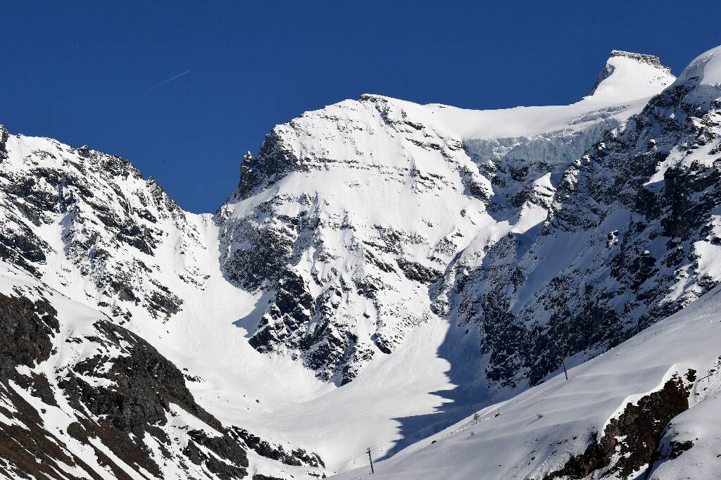 Deux randonneurs décèdent dans une avalanche sous le col de l'Iseran en Savoie
