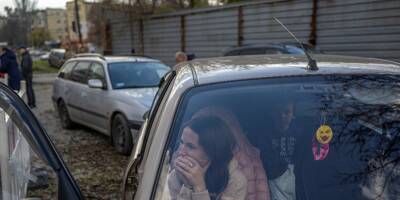 Fouilles, pots-de-vin, paranoïa... Voici à quoi ressemble la vie sous l'occupation russe en Ukraine