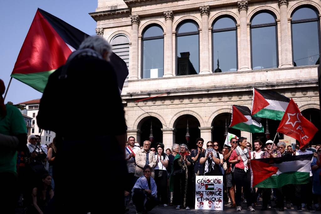 Bateau pour Gaza: la gauche s'inquiète pour les militants, Macron demande le retour des Français