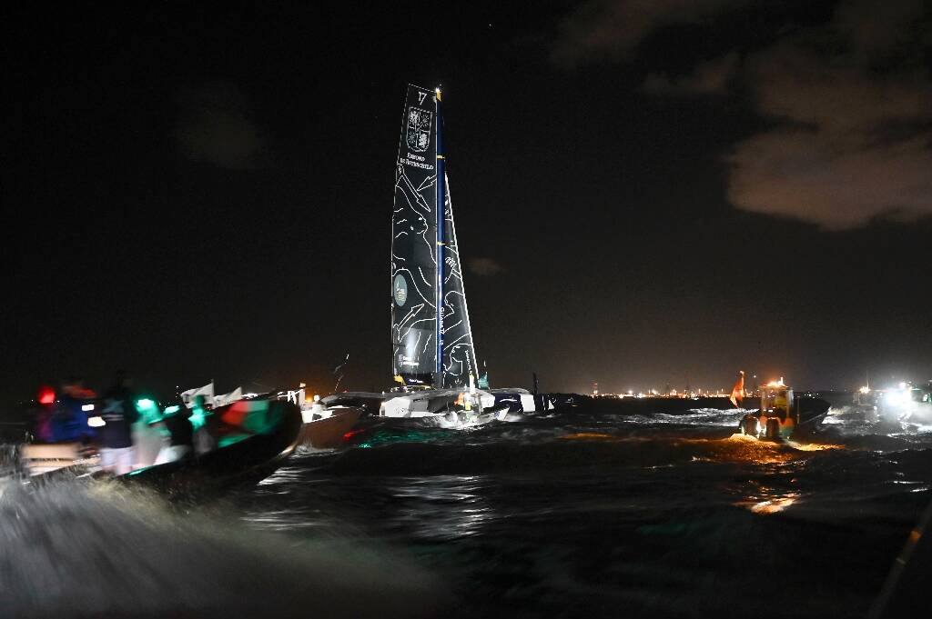 Route du Rhum: un bateau suiveur chavire à l'arrivée en Guadeloupe, deux morts