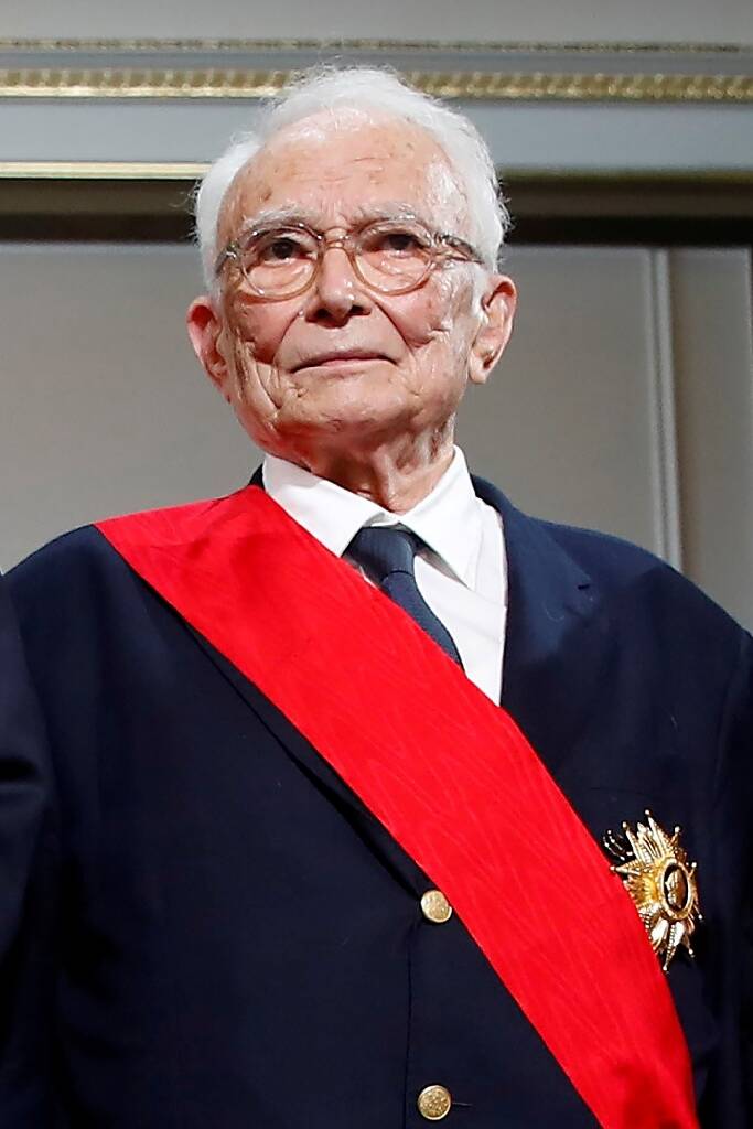 Emmanuel Macron salue la mémoire d'un officier défenseur des harkis