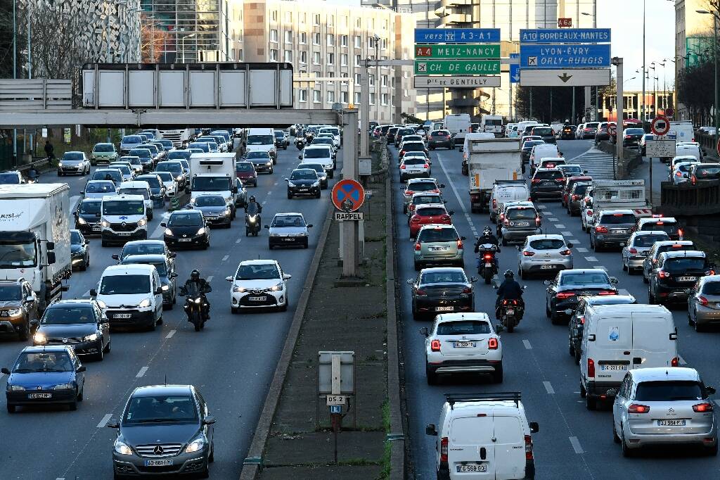 "Une question de fluidité du trafic": la circulation des deux-roues motorisés entre les files généralisée et encadrée
