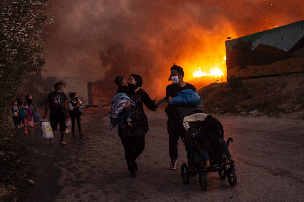 Un an après l'incendie du camp de migrants à Lesbos, la Grèce face aux critiques