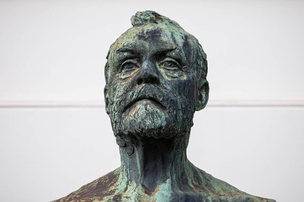 "Cape d'invisibilité" et microscope de l'infiniment petit cités pour le Nobel de physique ce mardi