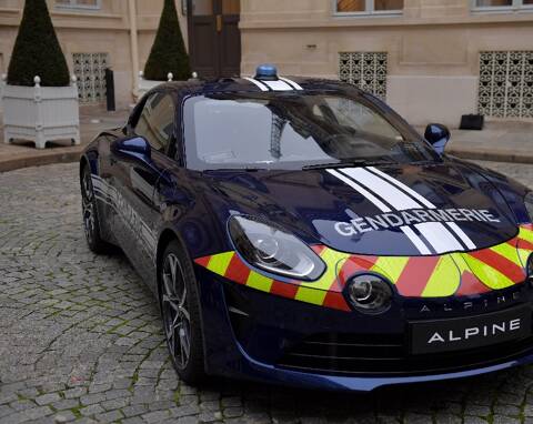 PHOTOS - Alpine, Peugeot, Renault, plus de 50 ans de voitures rapides pour  la gendarmerie