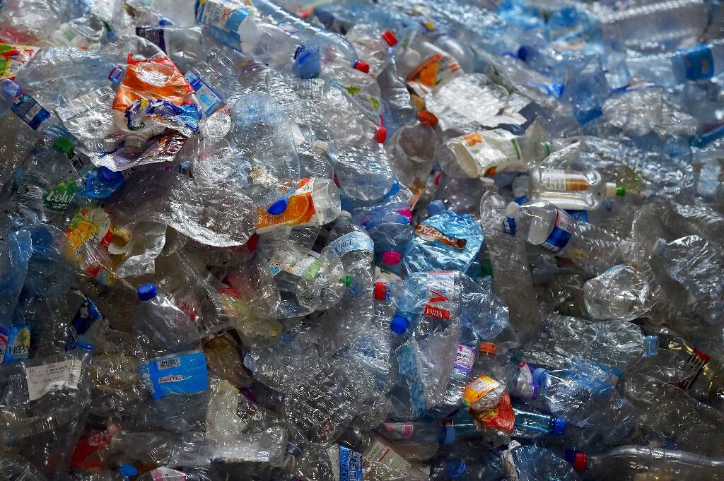 Tri des déchets: les Français progressent sur le plastique, mais restent loin de l'objectif européen