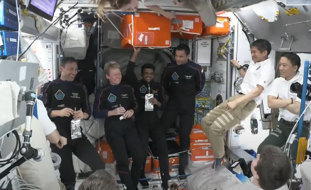 La capsule Crew Dragon transportant le premier Indien vers l'ISS s'arrime à la station spatiale