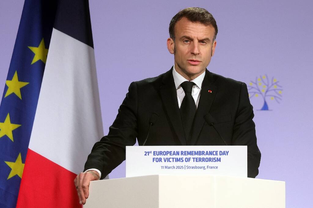 Terrorisme: "Plus ils nous haïssent, plus ils nous grandissent", lance Macron