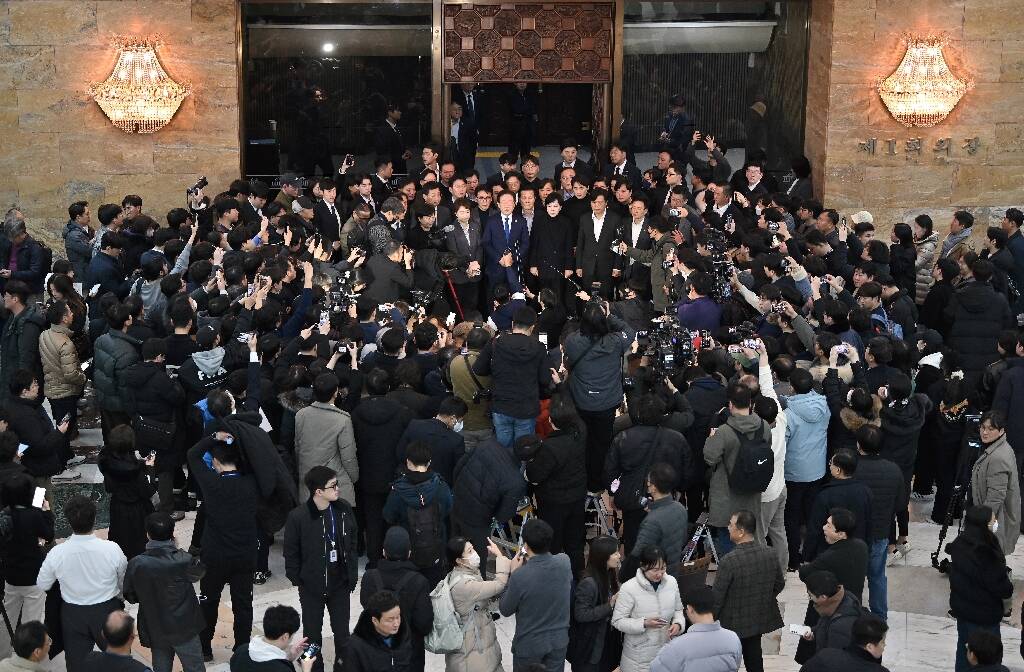 "Il est devenu fou": Le président sud-coréen Yoon Suk Yeol poussé à la démission après son éphémère loi martiale