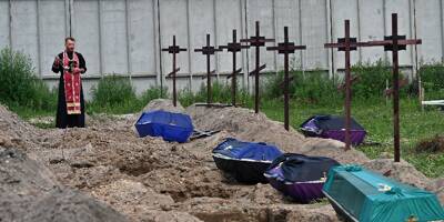 Guerre en Ukraine: Boutcha, la ville-martyre ukrainienne, enterre ses morts non identifiés