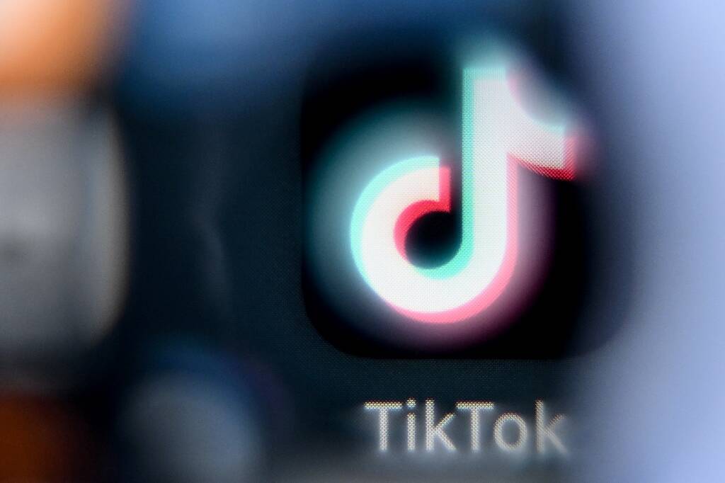 La commission TikTok préconise à son tour d'interdire les réseaux sociaux aux moins de 15 ans