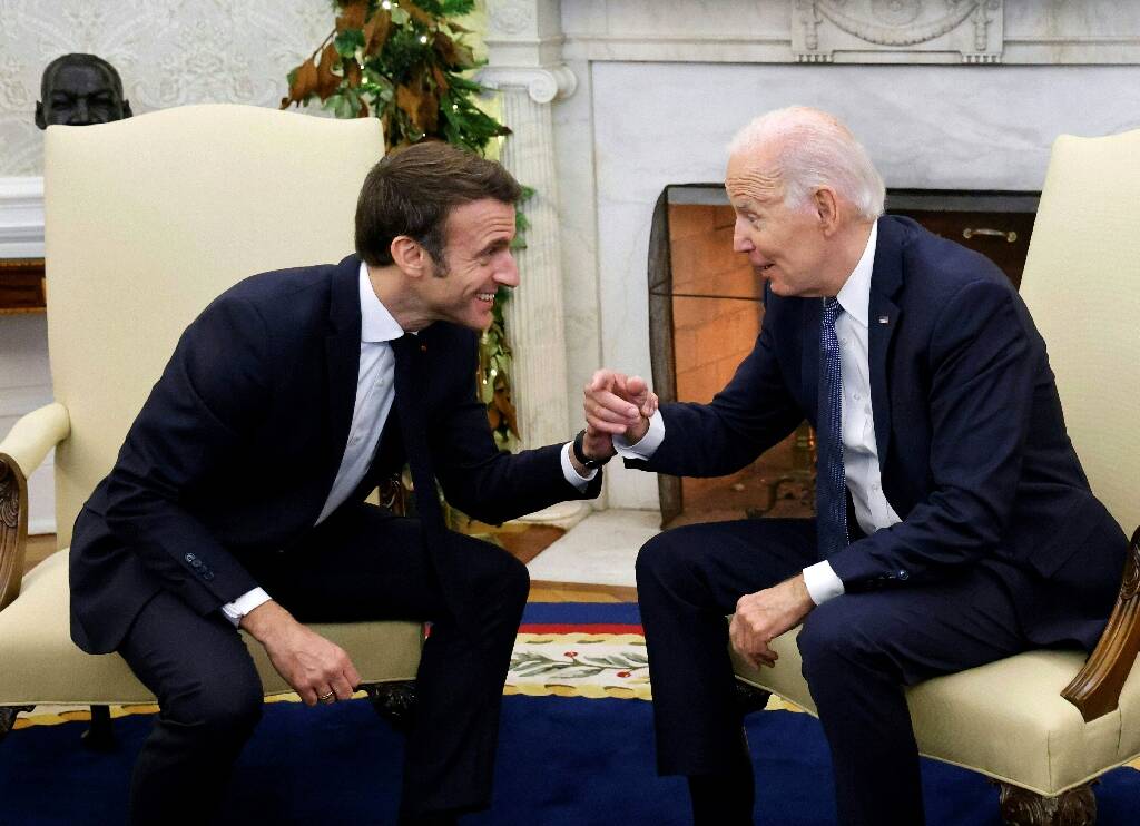 A la Maison Blanche, Joe Biden et Emmanuel Macron s'affichent en "best friends"