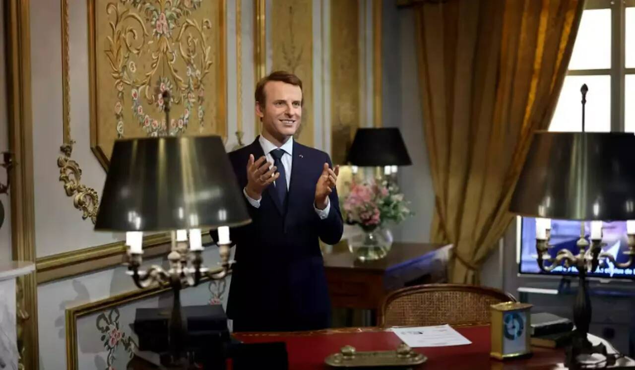 Ils avaient volé la statue de cire d'Emmanuel Macron au musée Grévin: l'ONG Greenpeace la rend devant le siège d'EDF