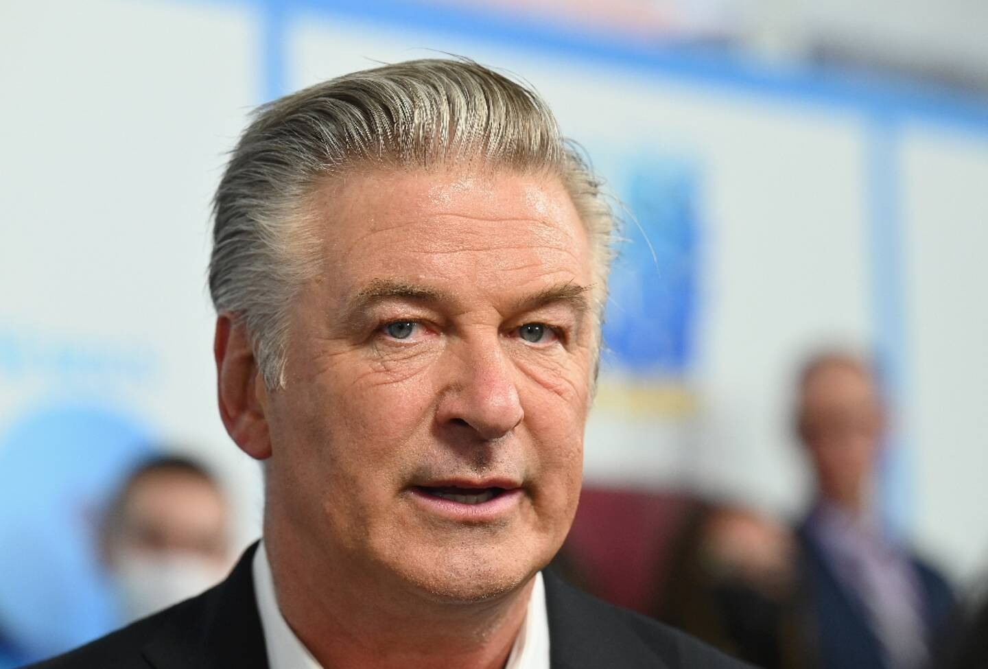Tir mortel sur un tournage: l'acteur Alec Baldwin porte plainte à son tour, un an après le drame