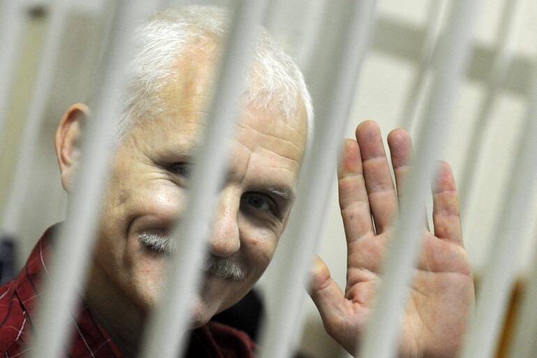 Qui est Ales Beliatski, prix Nobel de la paix 2022 et prisonnier de la répression au Bélarus?