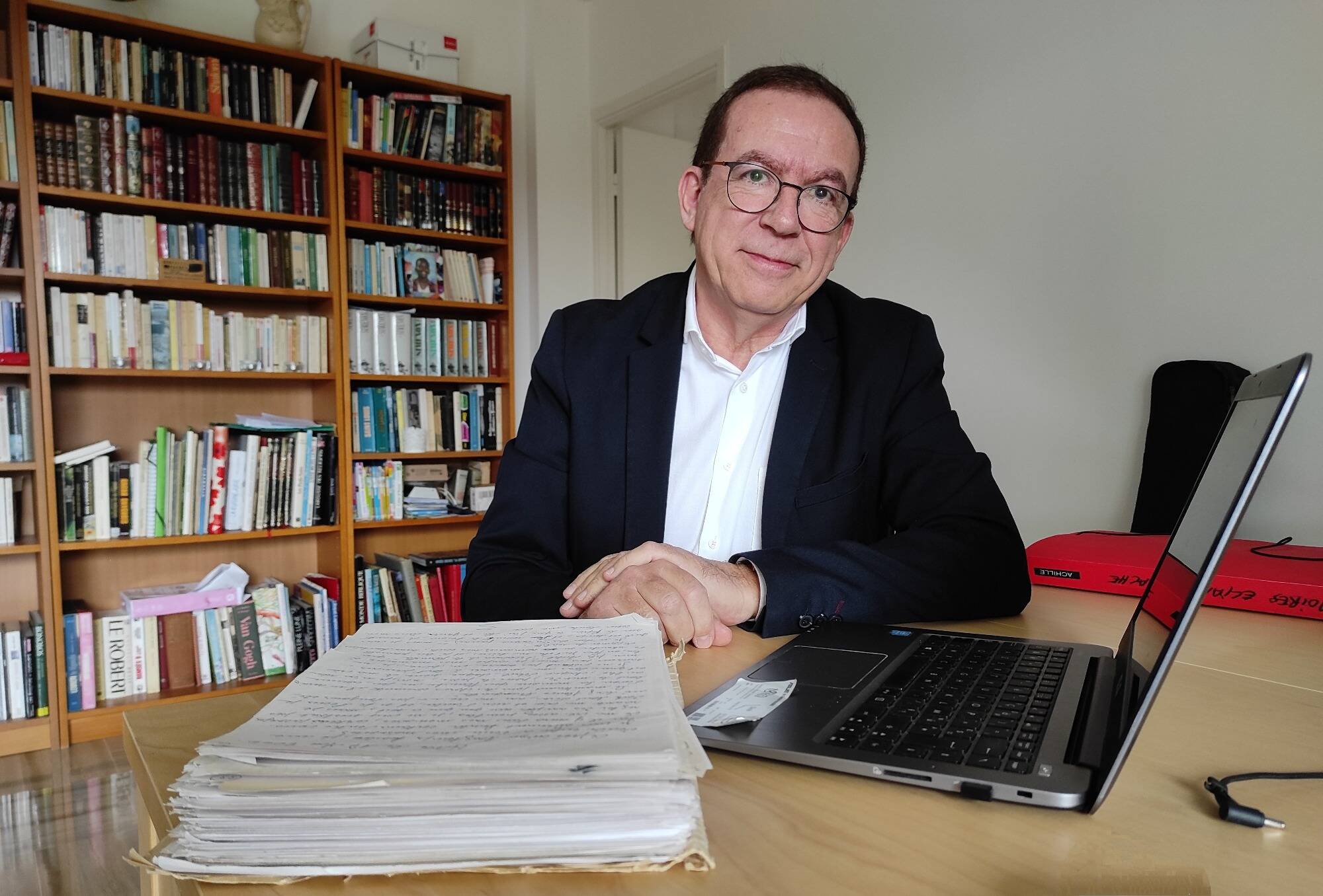 Vous rêvez d'écrire votre biographie mais vous ne savez pas comment faire? Cet Azuréen le fait pour vous