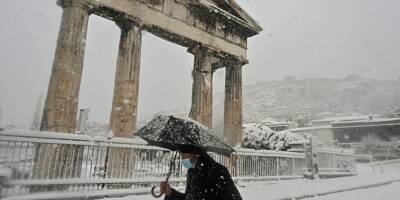 PHOTOS. Athènes sous un manteau neigeux exceptionnel, un phénomène 