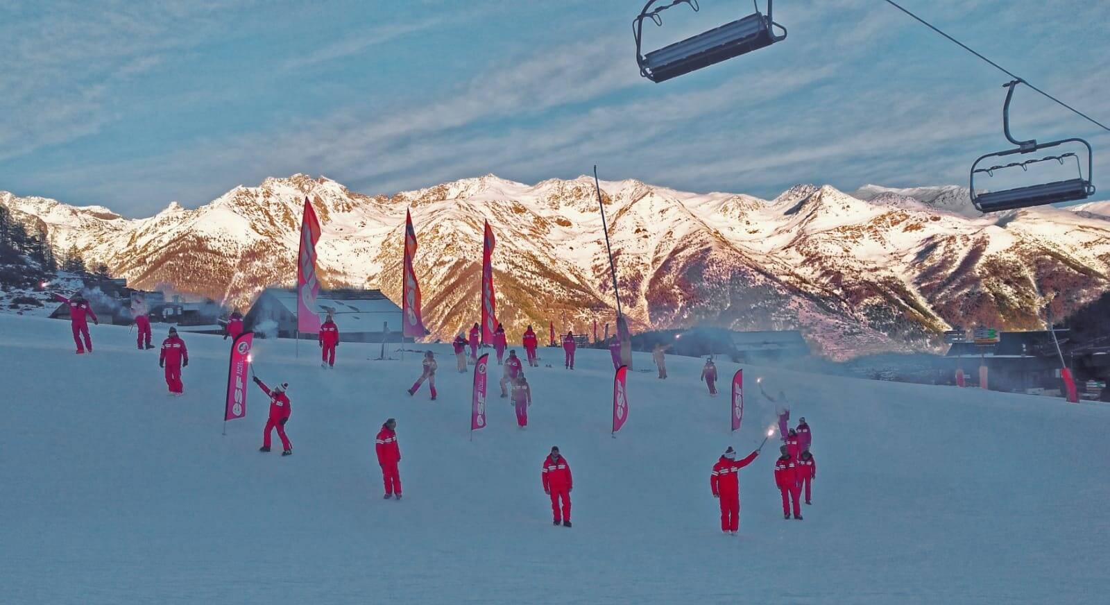 PHOTOS. Les moniteurs de l'ESF mobilisés dans les stations de la Côte d'Azur pour "ne pas laisser la flamme de la montagne s'éteindre"