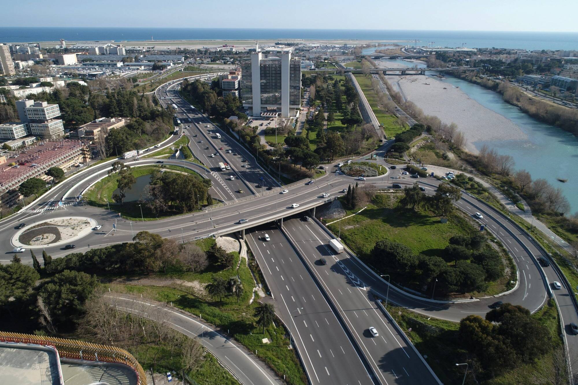 Pourquoi il faut rouler à 70km/h sur ce tronçon de l'autoroute A8 dans les Alpes-Maritimes