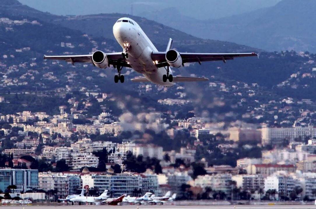 Les pilotes de la compagnie aérienne Corsair, en grève pour le début des vacances de Noël