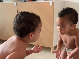 "French baby talk": deux bébés niçois en pleine conversation font craquer les médias américains avec leur adorable bouille