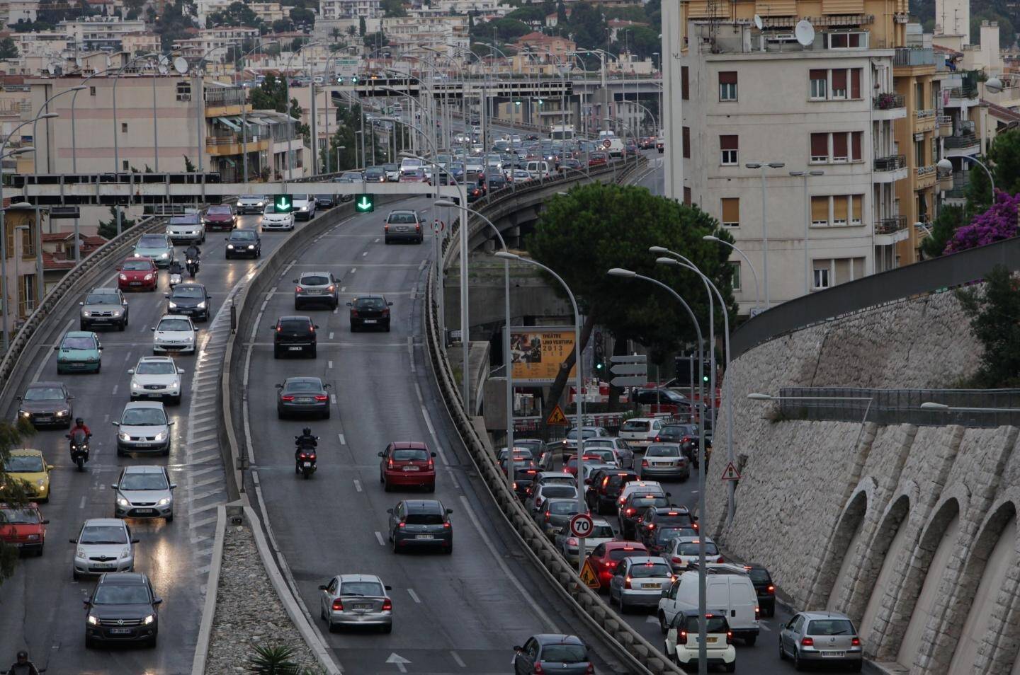 Un accident crée des bouchons sur la voie rapide de Nice ce lundi matin