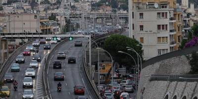 La voie rapide de Nice fermée après une collision entre un deux-roues et une voiture
