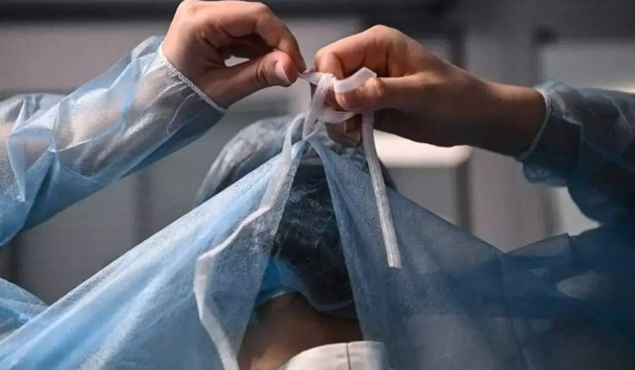 Covid-19: le gouvernement publie le décret permettant le retour des soignants non-vaccinés