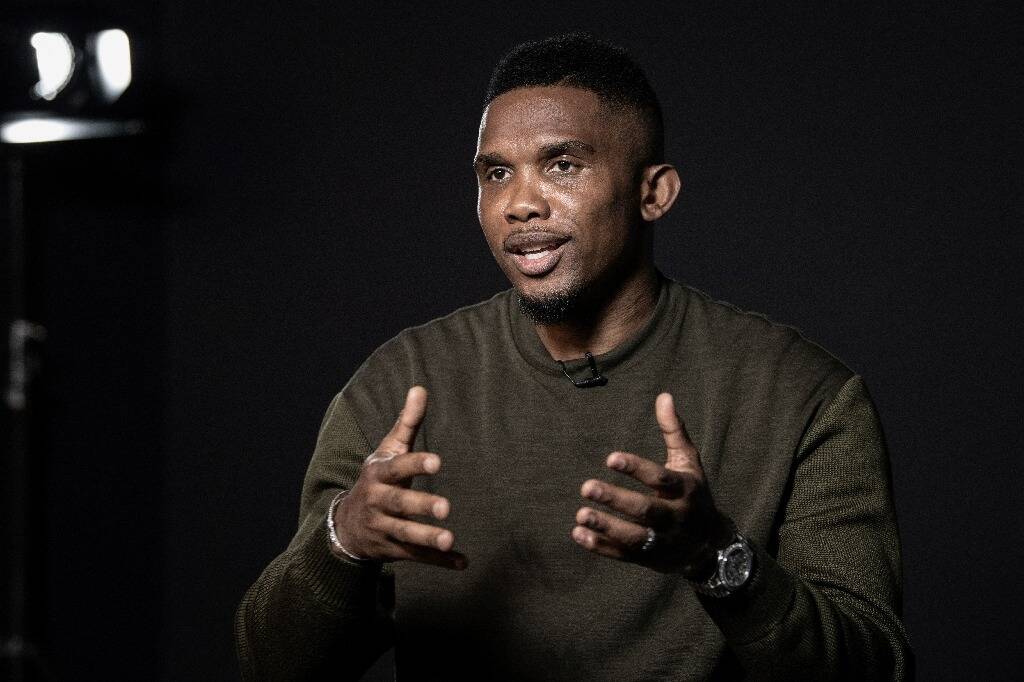 Mondial-2022: l'ancienne gloire Samuel Eto'o frappe un youtubeur au visage, la vidéo devient virale