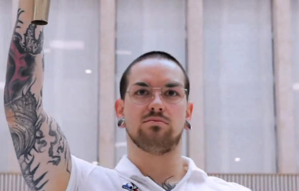 Le porteur de la flamme olympique "Baptiste pas net" accusé d'avoir envoyé des messages sexuels à des mineures