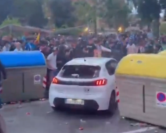 Une voiture fonce dans la foule avant le derby Espanyol Barcelone-FC Barcelone, plusieurs personnes renversées et blessées
