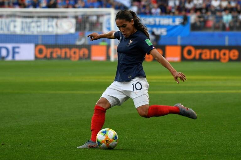 Amel Majri a accouché, elle devient la première joueuse internationale française en activité a devenir maman