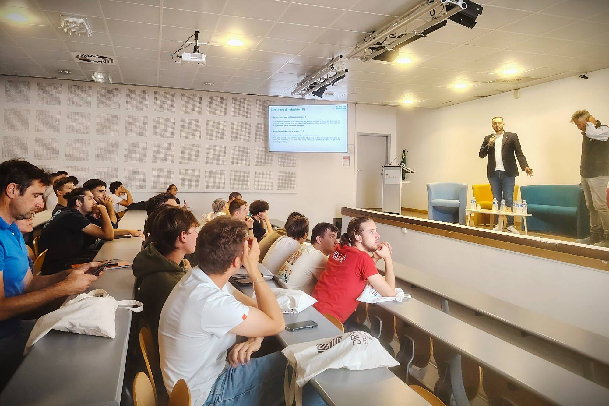 Les élèves du lycée du Val d'Argens à la rencontre des professionnels au Muy
