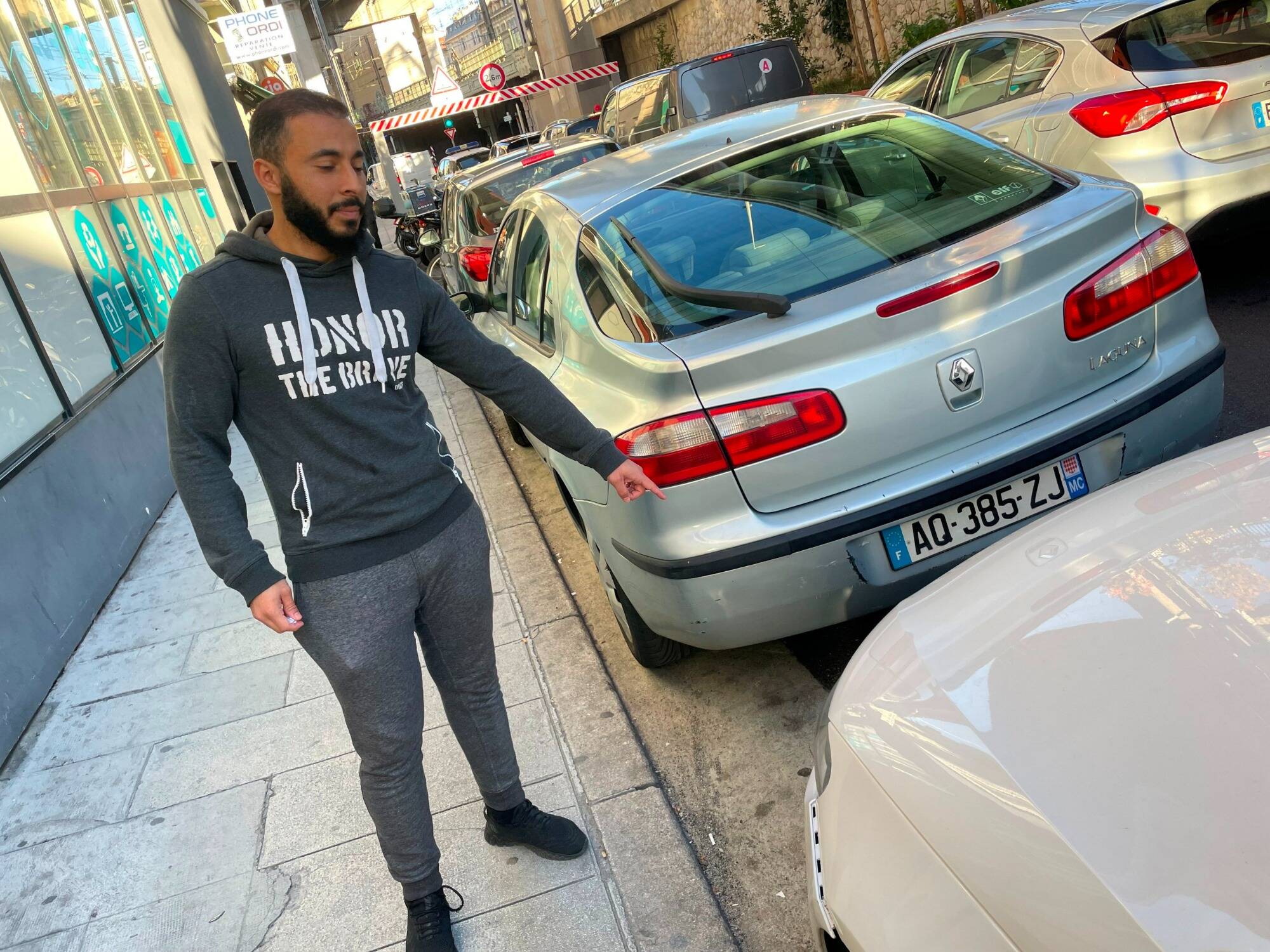 "L'un d'eux pleurait, je l'ai pris dans mes bras": l'émouvant témoignage des riverains qui ont découvert les nourrissons abandonnés dans la rue à Nice