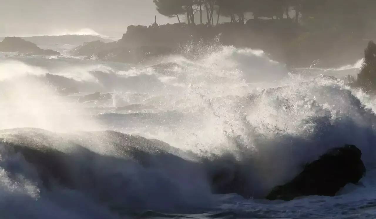 Une jeune femme de 19 ans introuvable après avoir disparu dans des vagues de trois mètres au large du Cap Ferret