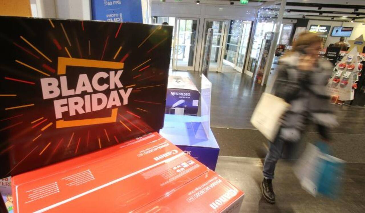 Le Black Friday, moment privilégié pour les cadeaux de Noël, réjouit les e-commerçants et désespère les indépendants