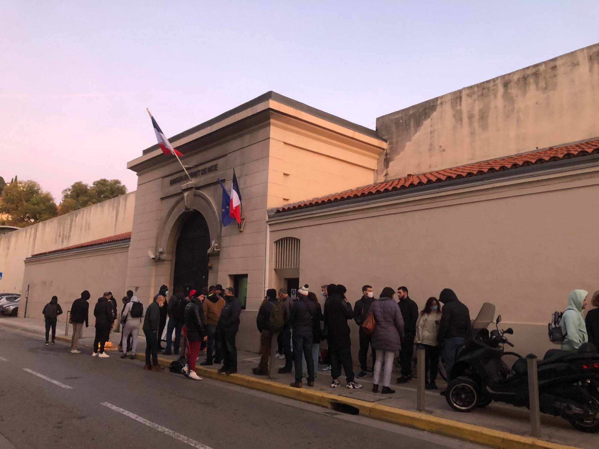 Pourquoi des surveillants de prison bloquent l'accès de la maison d'arrêt de Nice ce lundi matin