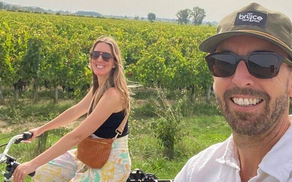 "Il ne peut ni voir, ni parler": son mari est en réanimation à cause du botulisme, elle raconte des vacances transformées en cauchemar