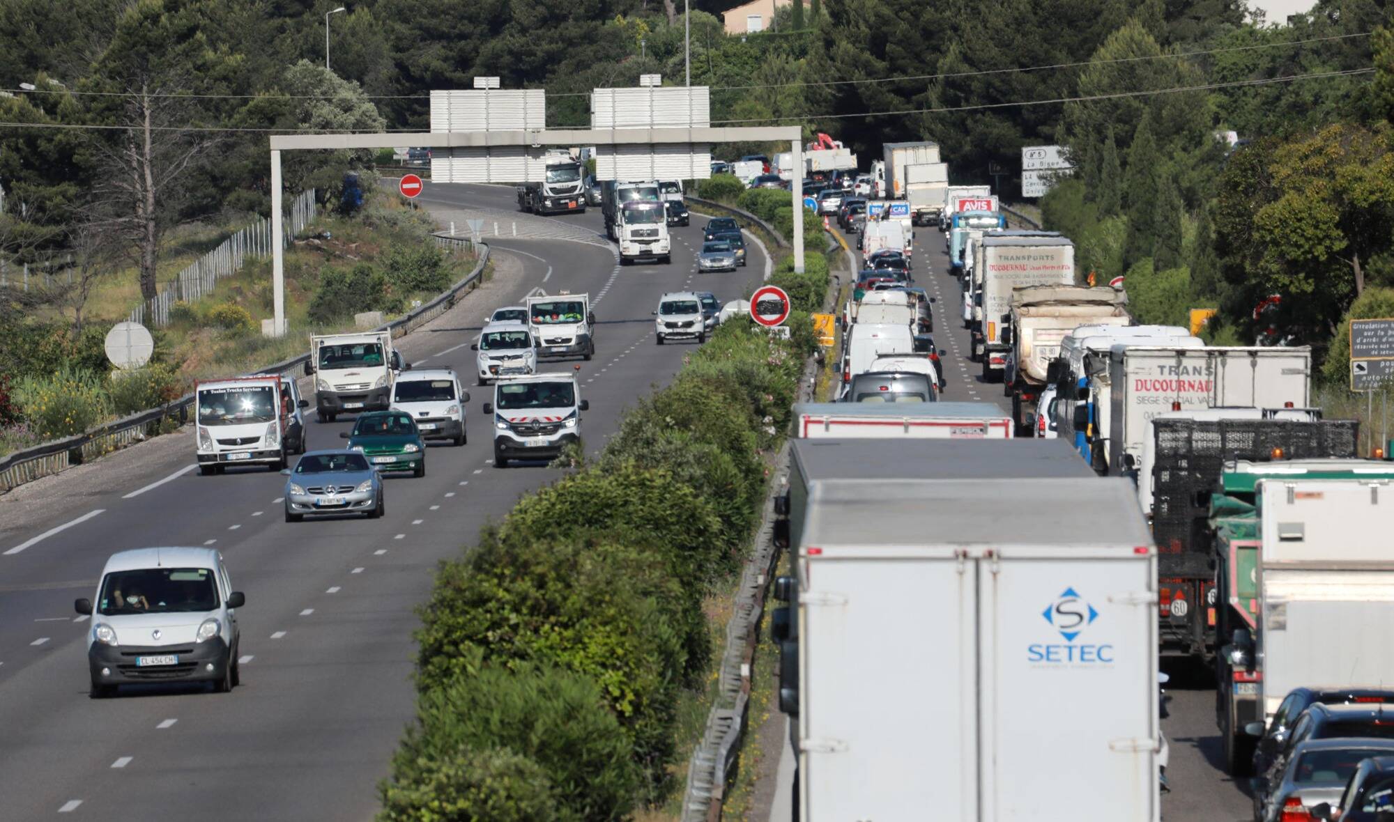 With nearly 14km of traffic on the A8 motorway, traffic on the outskirts of Nice slowed significantly