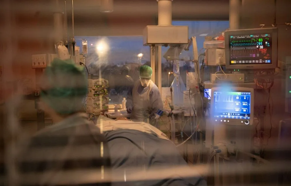 Une fillette de 11 ans meurt à l'hôpital après une opération du dos, les parents portent plainte