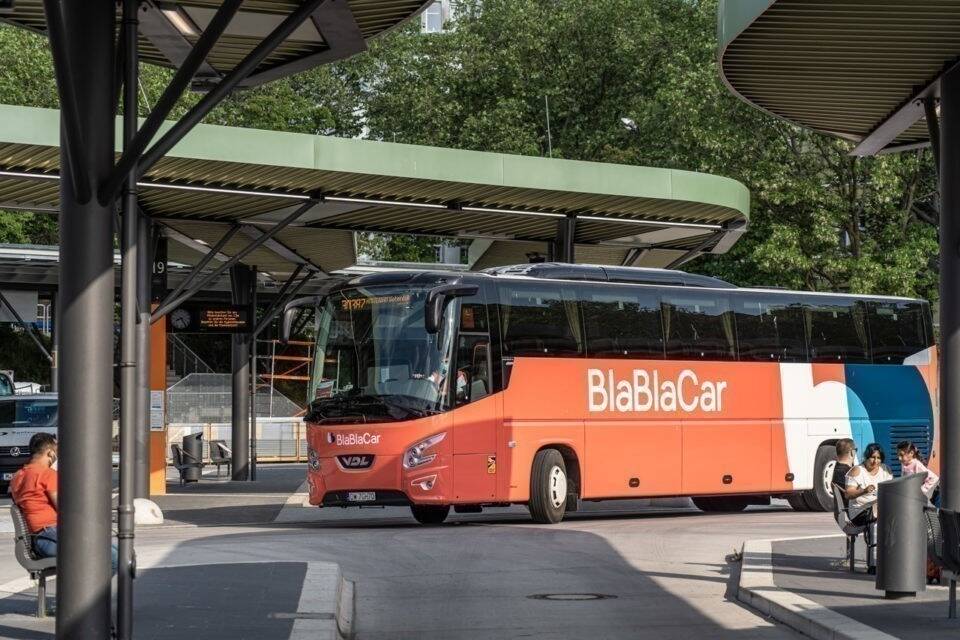 Un quinquagénaire interpellé après s'être exhibé et masturbé dans un bus, sa compagne continue le trajet sans lui