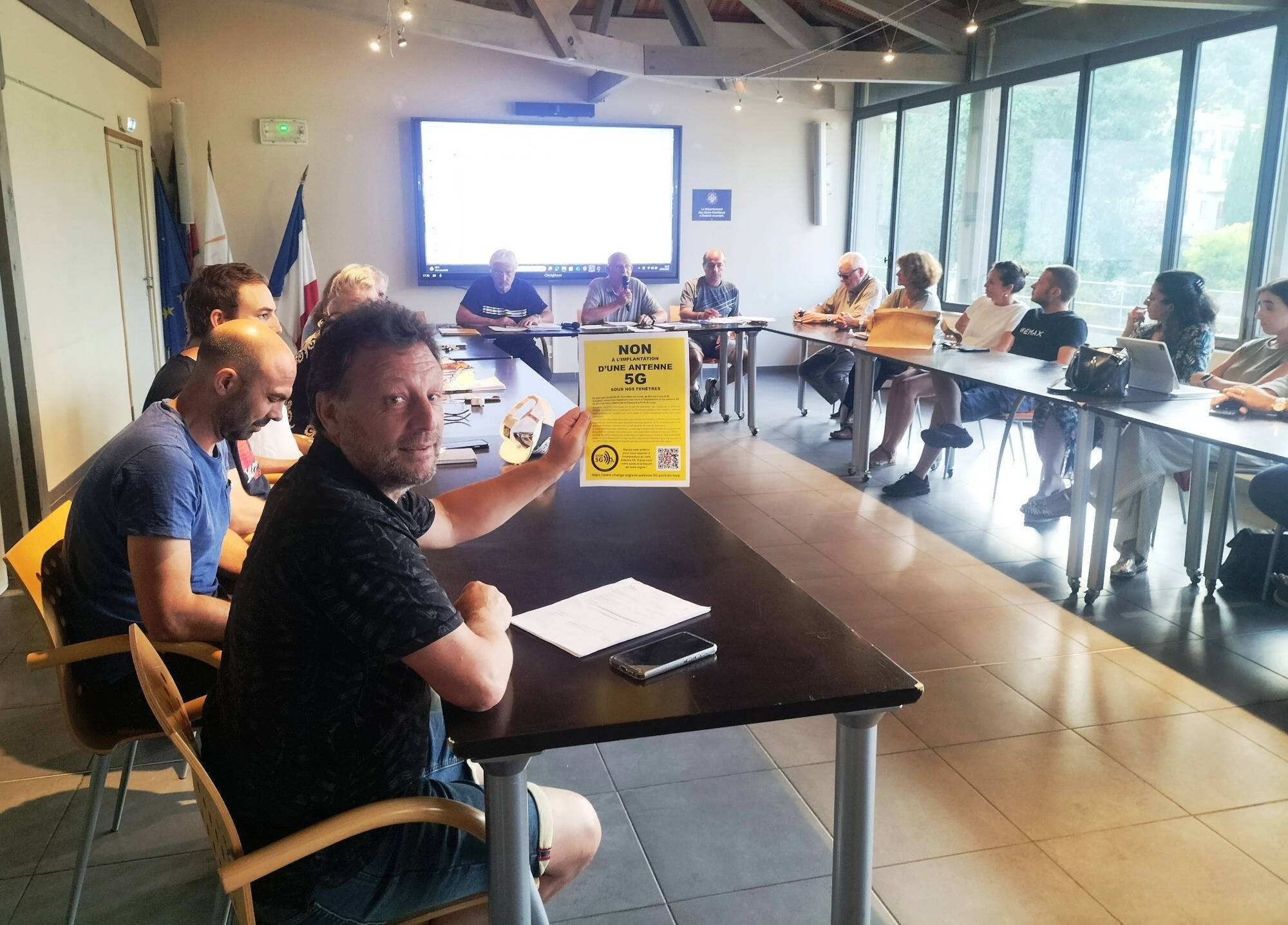 Le combat de ce collectif contre l'installation d'une antenne-relais de 32m de haut s'invite au conseil municipal de Tourrettes-sur-Loup