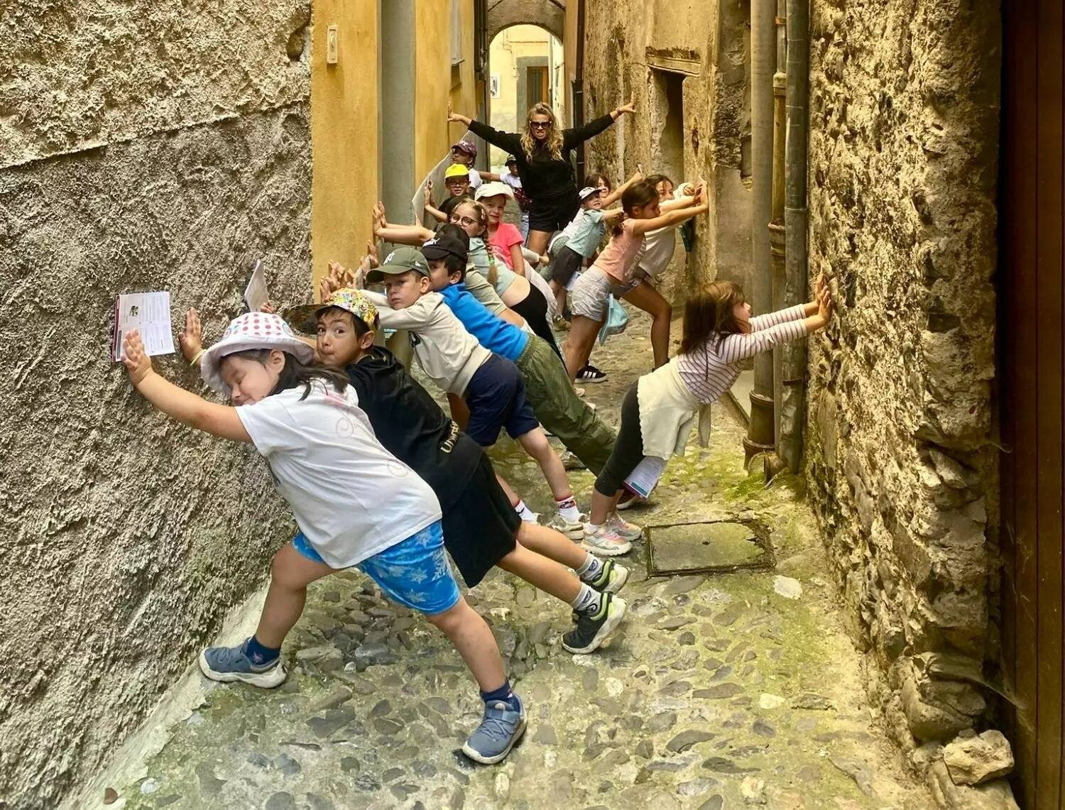 "Ici, on découvre plein de choses": le centre de loisirs l'Aigle d'Or guide les enfants à travers culture, sport et nature à Tende
