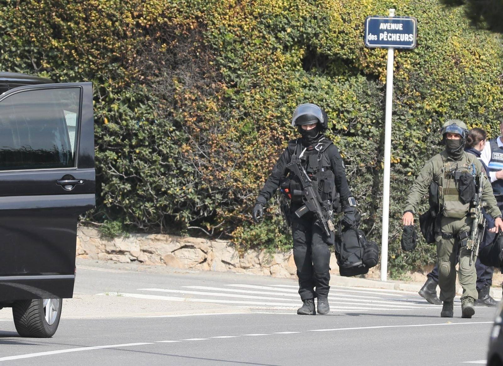 Le Raid donne l'assaut, une interpellation... on fait le point sur l'individu retranché dans une villa du Cap d'Antibes