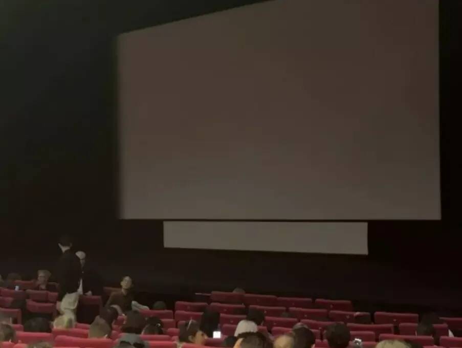 Palais plongé dans le noir, salles évacuées, la cérémonie de clôture aura lieu "dans des conditions normales"... le 78e Festival de Cannes à l'arrêt ce samedi matin