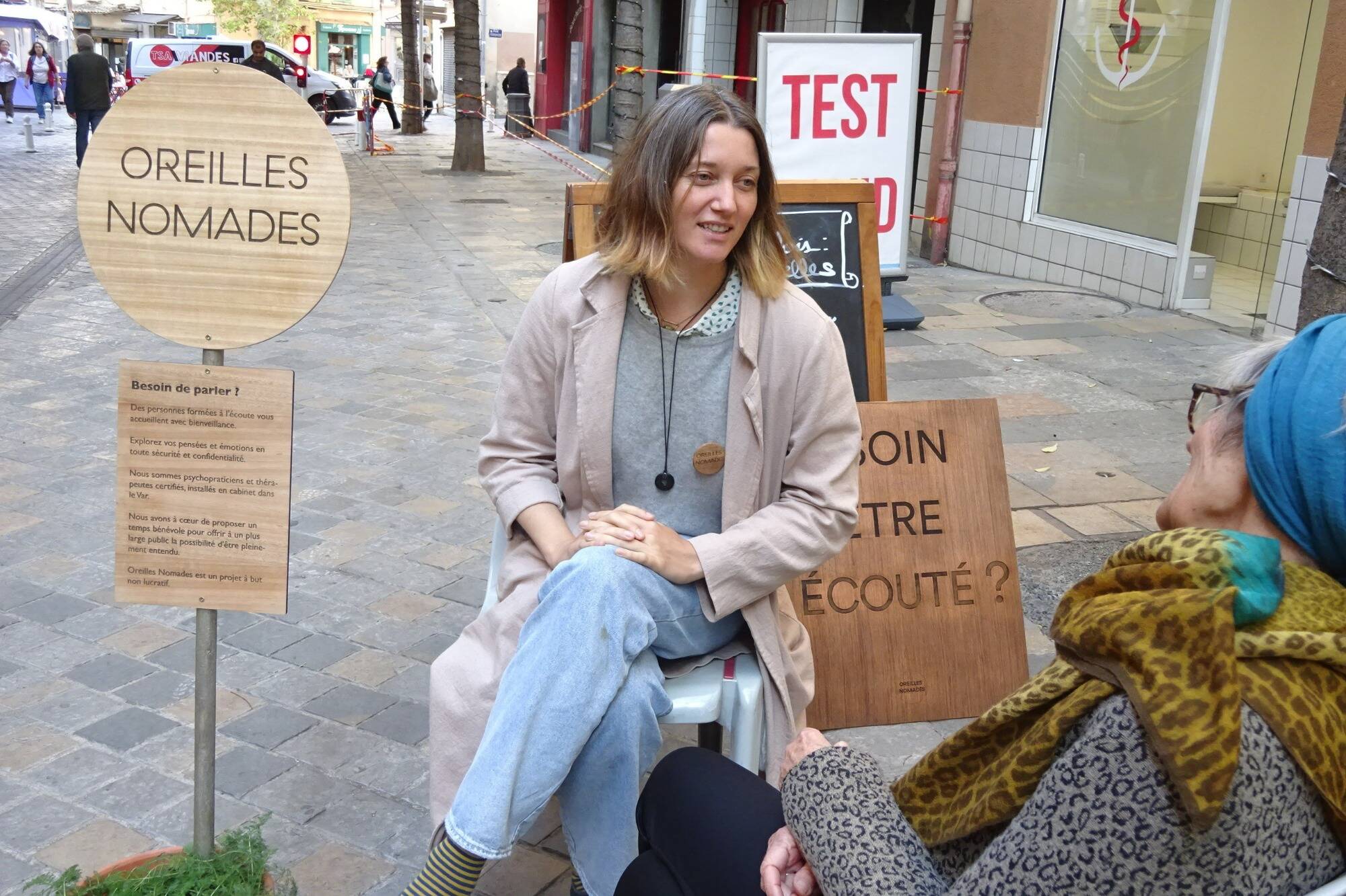 Vous n'osez pas franchir le seuil d'un cabinet de psychothérapeute? Abordez ces praticiens dans la rue à Toulon