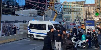 Un homme refuse de descendre d'une grue sur le chantier Iconic à Nice