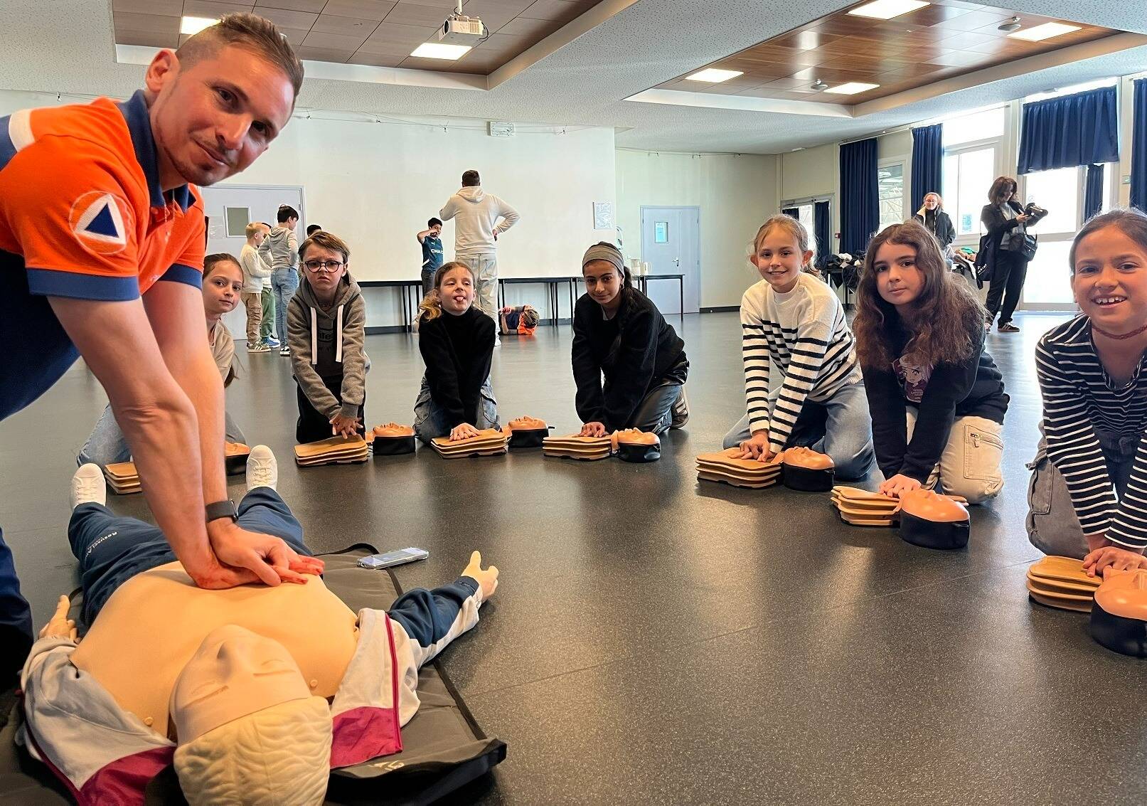 "Ils ont reçu un diplôme de la Protection civile": les écoliers sont formés aux gestes de premiers secours à Sainte-Maxime