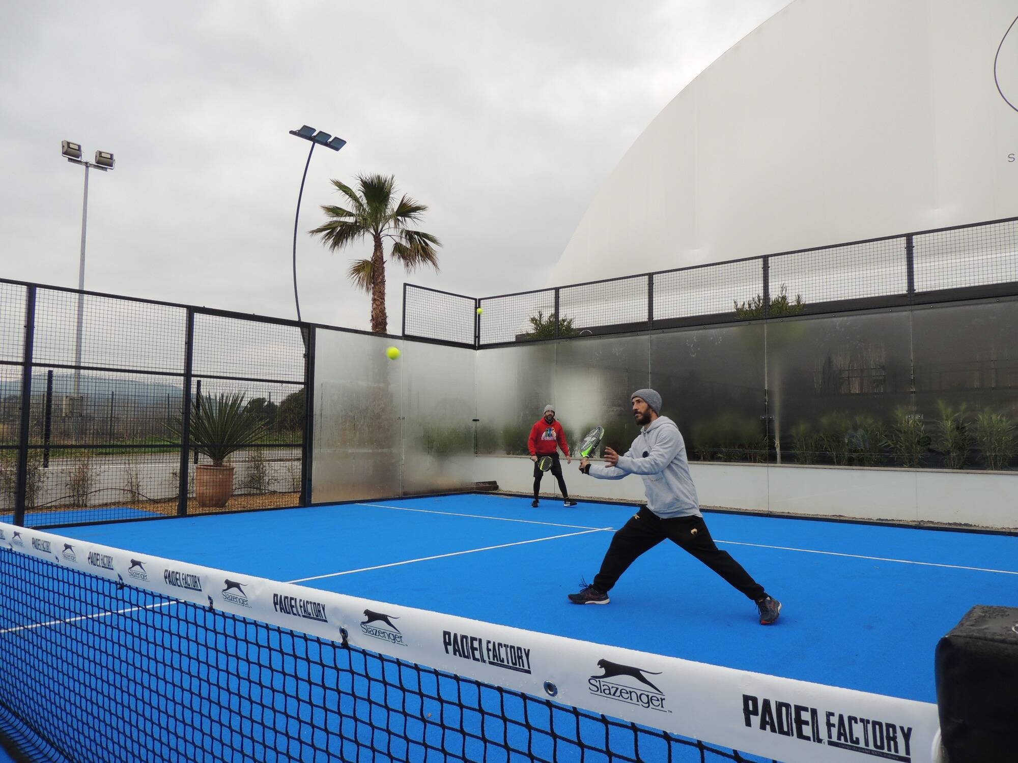 Dans cette commune du Var, vous pourrez jouer au padel dans un centre XXL