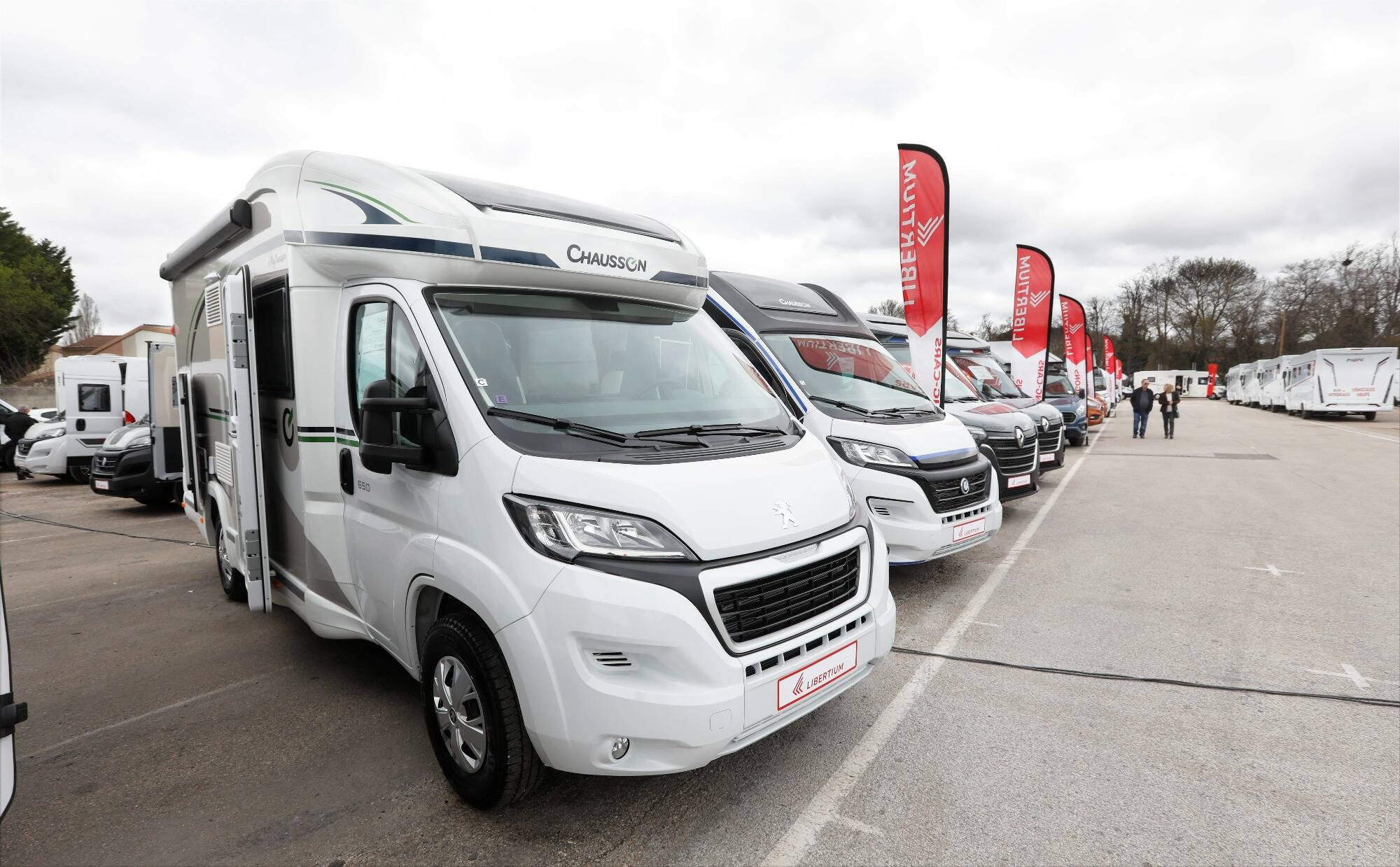 "Le secteur bénéficie d'un engouement post-Covid": les visiteurs plébiscitent le camping-car au Salon de Brignoles